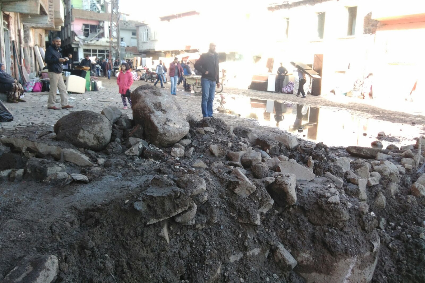 Yasağın kaldırılmasının ardından Sur’dan göç başladı Yasağın kaldırılmasının ardından Sur’dan göç başladı